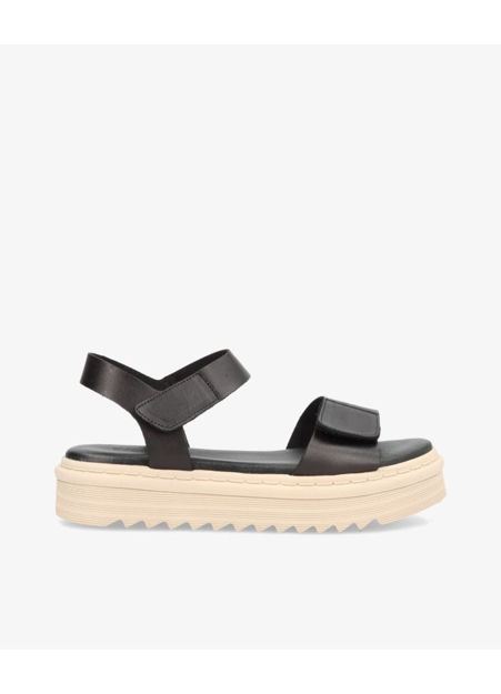 sorte sandaler.